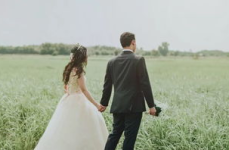 男生穿婚纱扎什么发型显年轻,婚纱照中男生发型选择指南